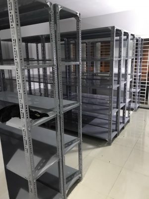 Tìm hiểu kệ sắt v lỗ, những Lợi ích quan trọng khi sử dụng kệ V lỗ 