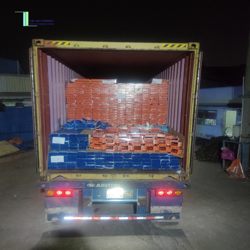 Kệ Sắt Tuệ Linh