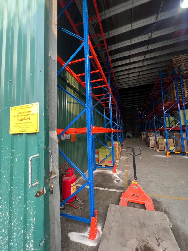 Kệ Sắt Tuệ Linh